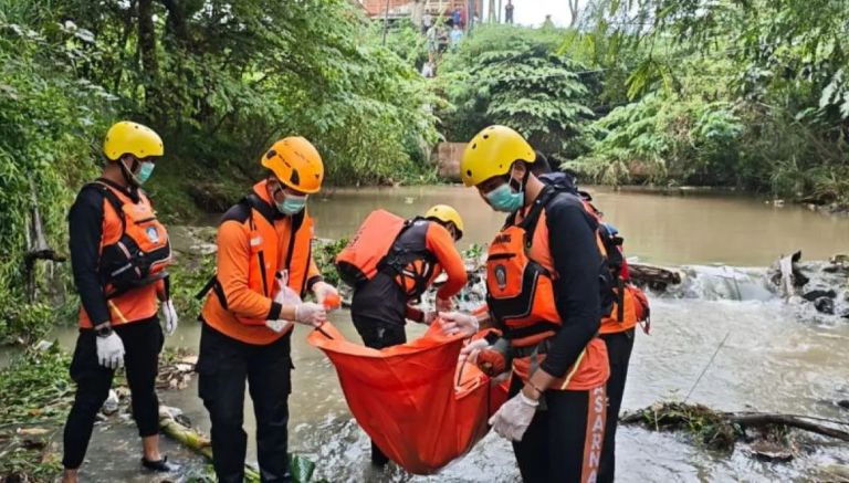 Tim SAR Temukan Korban Banjir Hanyut di Bandar Lampung