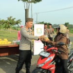 Kapolres Tubaba Turun Langsung Bagikan Takjil, Perkuat Pendekatan Humanis Polri di Bulan Ramadhan