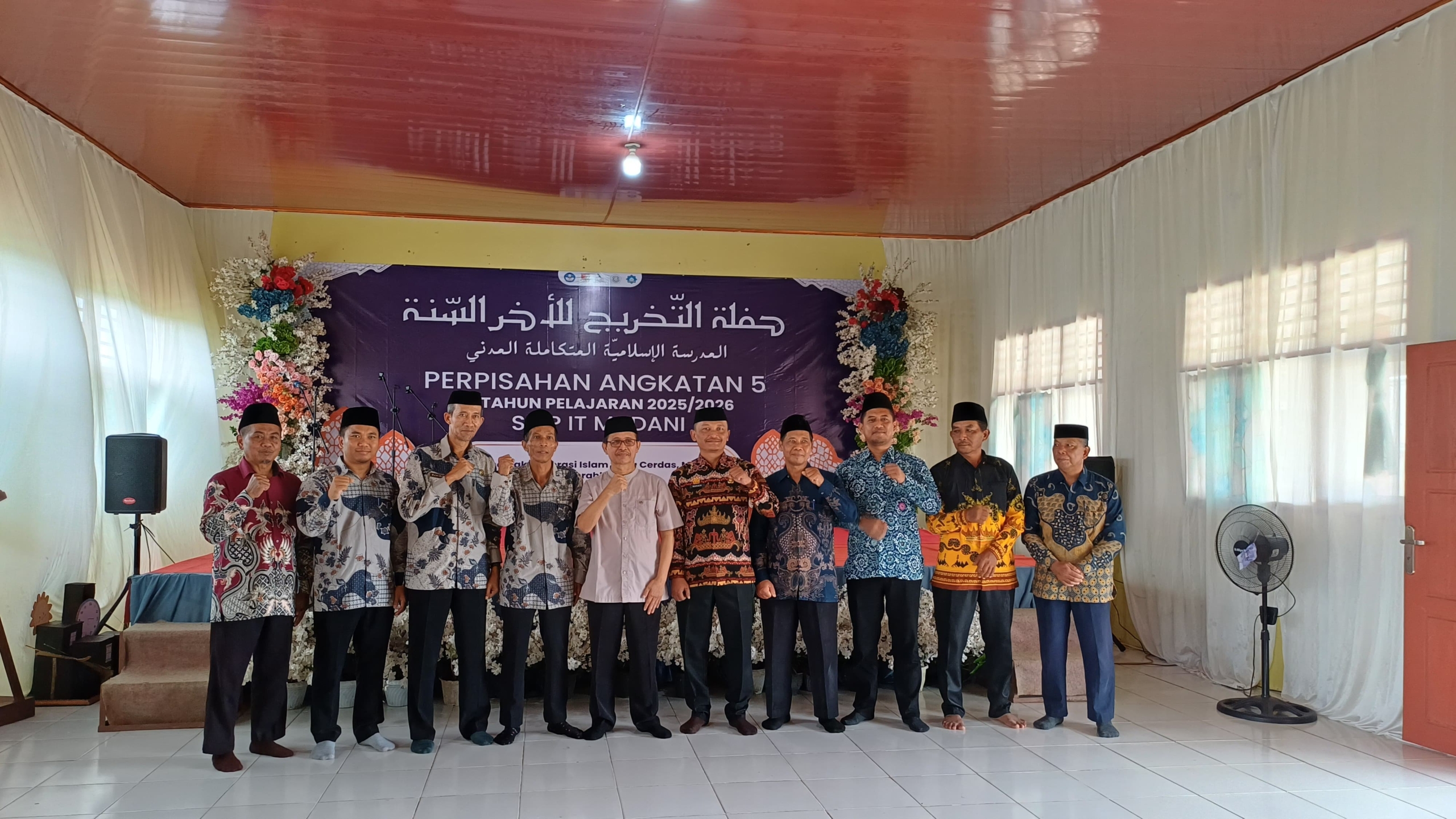Ketua Pembina Yayasan Madani Lepas Siswa SMP IT, Pesan Ahlak dan Ibadah Jadi Sorotan