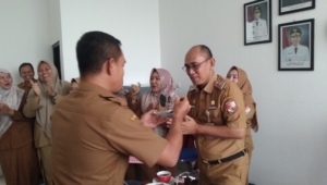 Dari Meja Diskusi Literasi ke Momen Haru, Kadis Perpustakaan Tubaba Diberi Ucapan Ulang Tahun