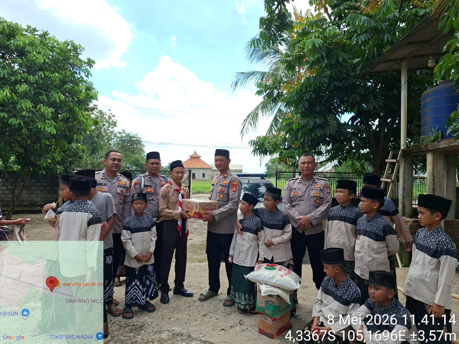 Polisi Turun Tangan! Jumat Berkah Polsek Lambu Kibang Sentuh Hati Santri Ponpes di Tubaba