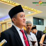 Kepala Disdikbud Lampung Thomas Amirico memberikan keterangan kepada media mengenai pelaksanaan SPMB SMA Unggulan Lampung 2026 yang diikuti sekitar 34 ribu pendaftar.
