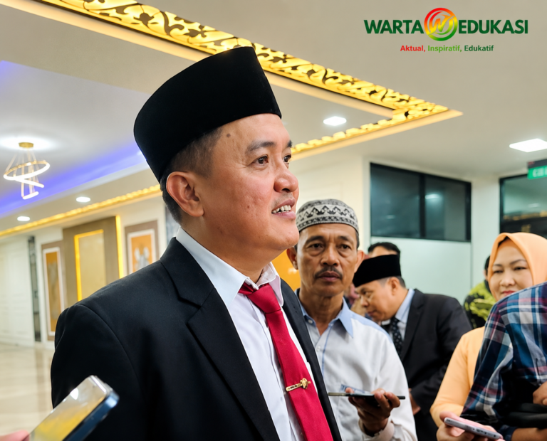 Kepala Disdikbud Lampung Thomas Amirico memberikan keterangan kepada media mengenai pelaksanaan SPMB SMA Unggulan Lampung 2026 yang diikuti sekitar 34 ribu pendaftar.