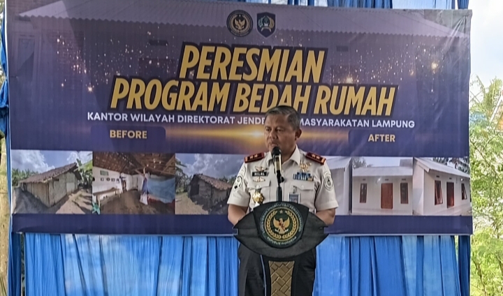 Kakanwil Ditjenpas Lampung meresmikan Bedah Rumah Mbah Surip di Jati Agung, Lampung Selatan bersama warga binaan dan masyarakat.