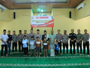 Polres Tulang Bawang Barat memperingati Hari Buruh Internasional 2026 dengan menggelar doa bersama dan santunan anak yatim sebagai upaya mempererat hubungan Polri dengan masyarakat.