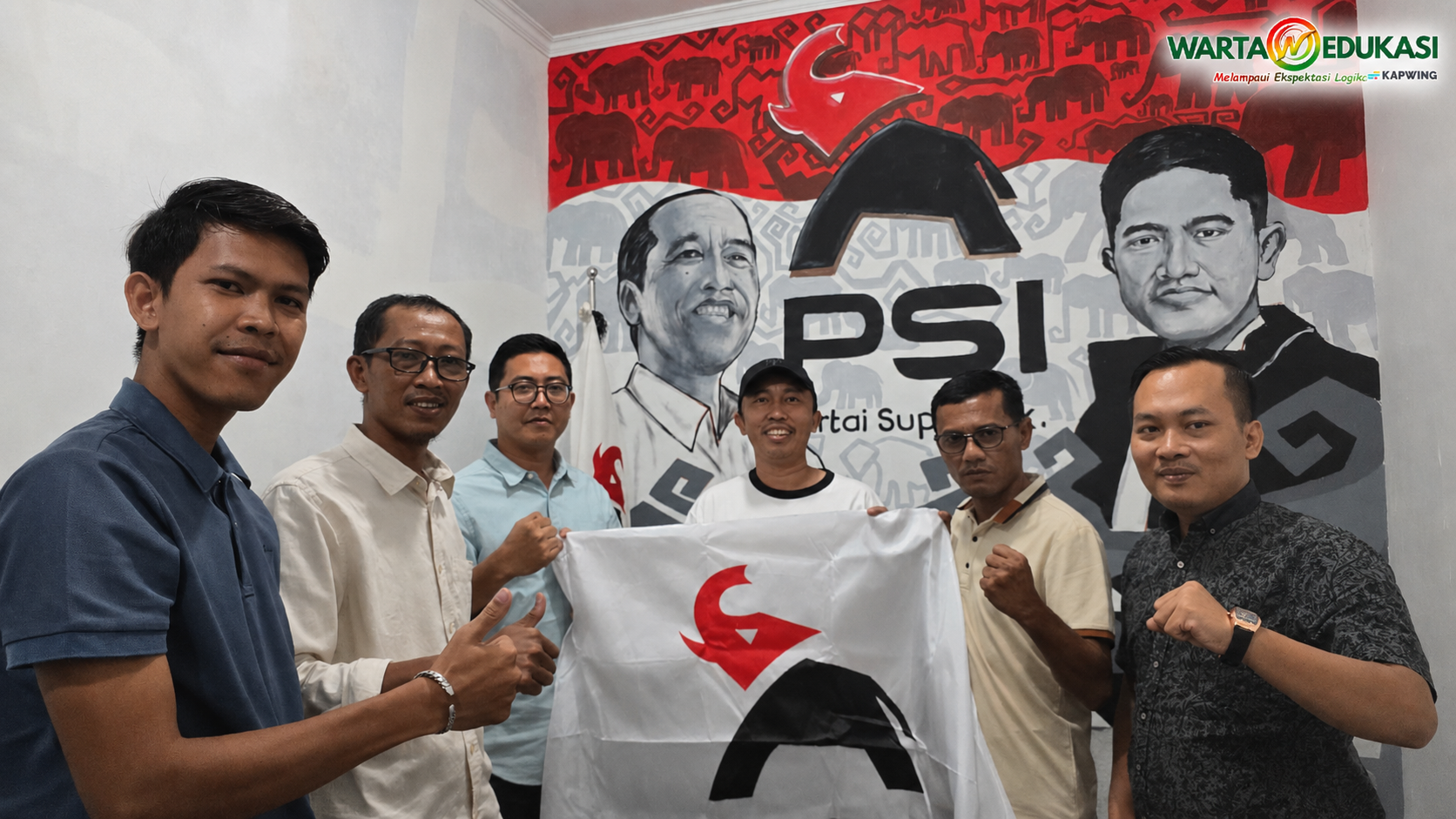 Ketua DPW PSI Lampung menyerahkan mandat pembentukan DPD PSI Tulang Bawang Barat kepada Eko Sunarko di Kantor DPW PSI Lampung.