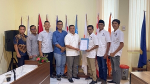 Ketua (DPD) Partai Solidaritas Indonesia PSI Tubaba Resmi Serahkan Surat Keputusan SK Kepada KPUD Tubaba.