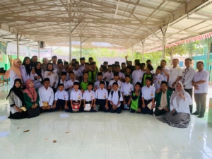 Dukung Program Tubaba Cerdas, Dinas Perpustakaan Layani Santri Ponpes Darul Hidayah Al Anshori dengan Perpustakaan Keliling