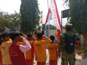 Bendera Merah Putih: Koramil 421-09/Tanjung Bintang Ajak Warga Kibarkan Bendera, Kobarkan Semangat HUT ke-81 RI