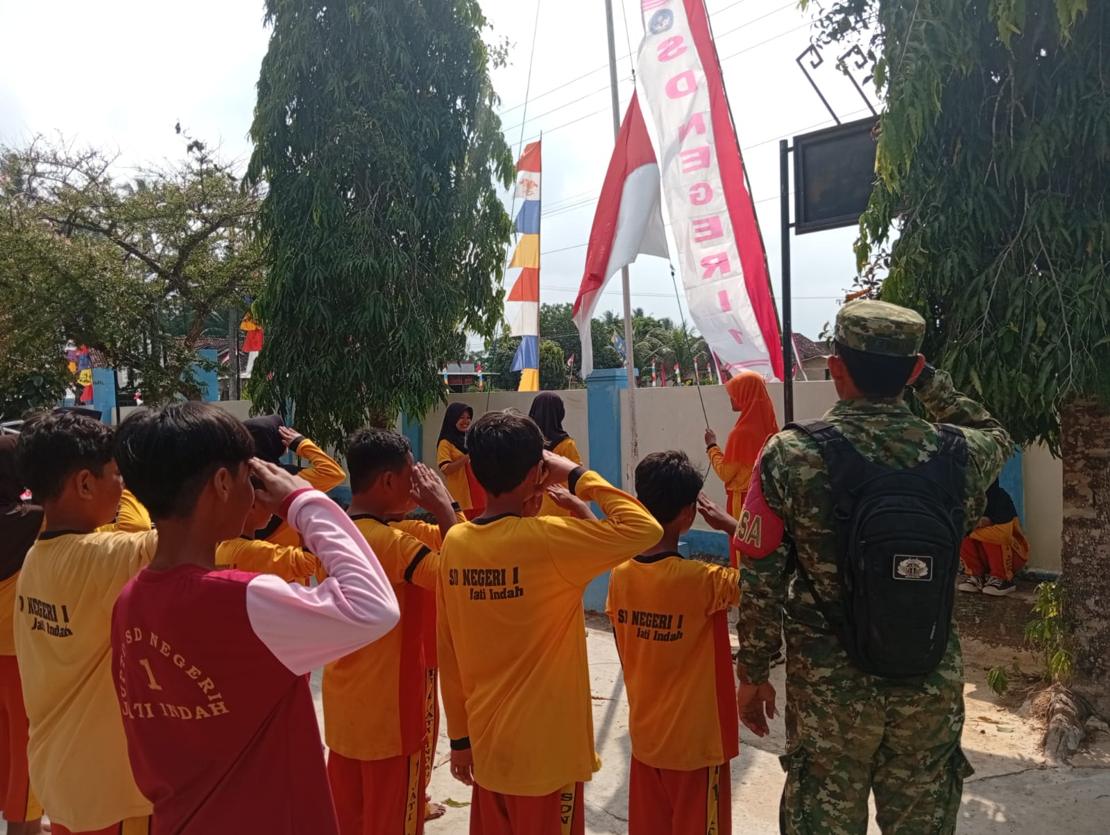 Bendera Merah Putih: Koramil 421-09/Tanjung Bintang Ajak Warga Kibarkan Bendera, Kobarkan Semangat HUT ke-81 RI