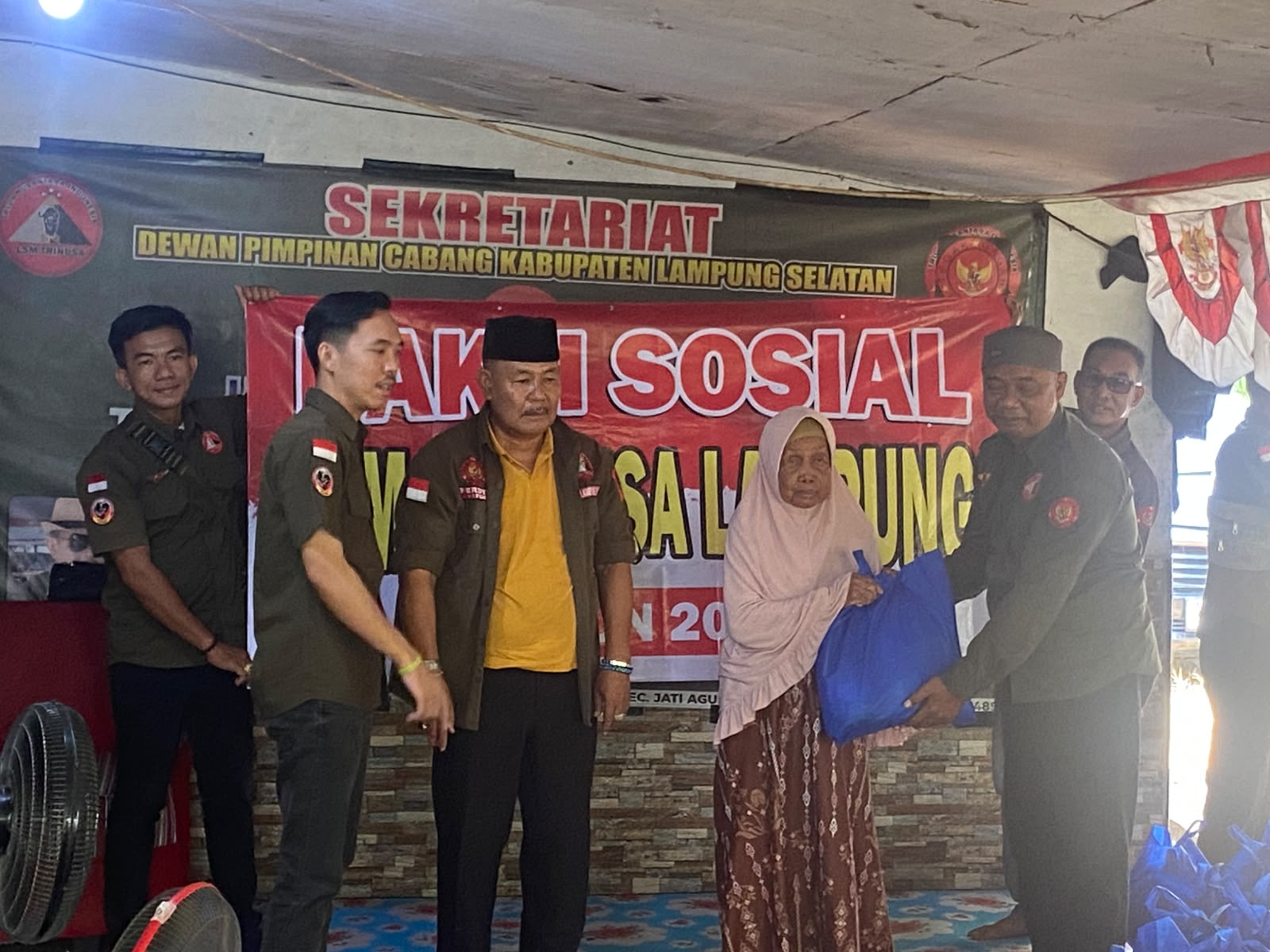 Wujudkan Kepedulian Sosial, Pengurus DPD dan DPC LSM Trinusa Bagikan Bansos Sambut Rakernas Ke-4