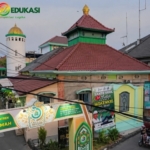Masjid Jami Bahrul DI Tambakberas Jombang didirikan oleh KH Wahab Hasbullah, Pengasuh Pondok Pesantren Tambak Beras sekitar tahun 1914.