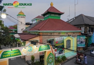 Masjid Jami Bahrul DI Tambakberas Jombang didirikan oleh KH Wahab Hasbullah, Pengasuh Pondok Pesantren Tambak Beras sekitar tahun 1914.